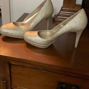 Fioni gold sparkle heals! Brand new